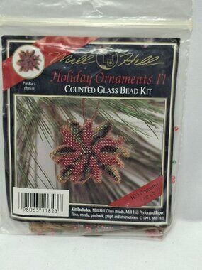 Mill Hill Holiday Ornaments II Counted Glass Bead Kit H23 Poinsettia